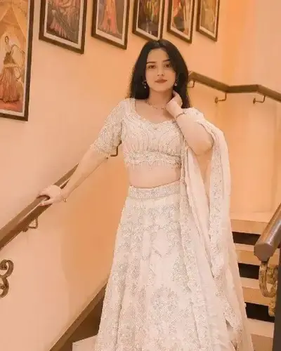 Escort Kheenvsar